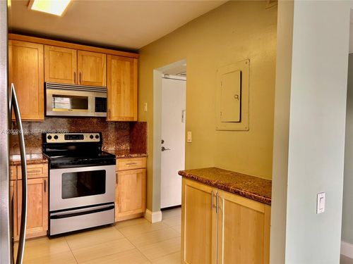 apt-108-2731 Taft St, Hollywood, FL, 33020-2960 | Card Image