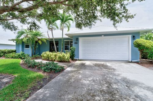 425 Greystone Ct Sw, Vero Beach, FL, 32968-3946 | Card Image