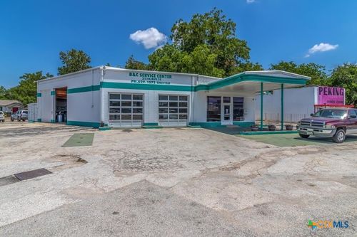 211 N Business Ih 35, New Braunfels, TX, 78130-7856 | Card Image