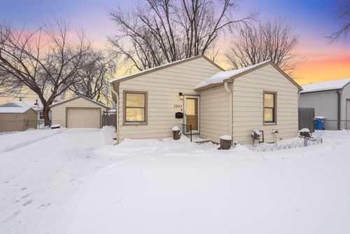 2804 E 19th St Street, Sioux Falls, SD, 57103 | Card Image