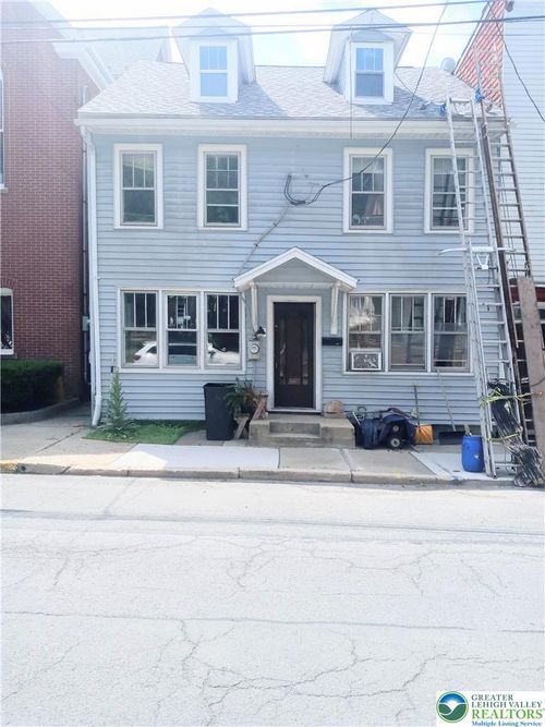 447 Center Ave, Jim Thorpe, PA, 18229-1209 | Card Image