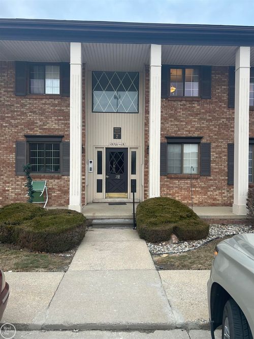 19705 Ridgemont St, Saint Clair Shores, MI, 48080-3330 | Card Image