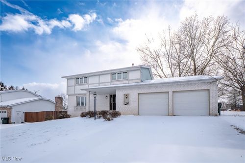 2218 Hiddenbrook St Ne, N Canton, OH, 44721-2521 | Card Image