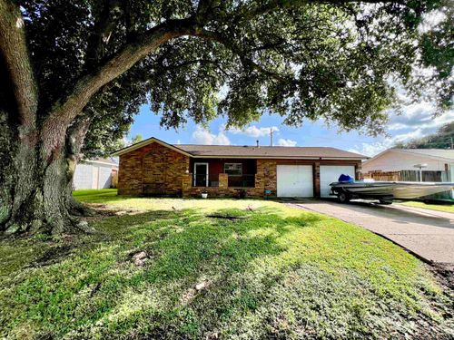 616 S 2nd 1/2 St, Nederland, TX, 77627-2327 | Card Image