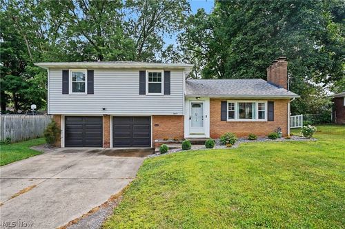 3877 Ayrshire Dr, Youngstown, OH, 44511-1121 | Card Image