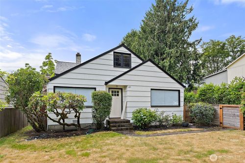 611 N 143rd St, Seattle, WA, 98133-6901 | Card Image