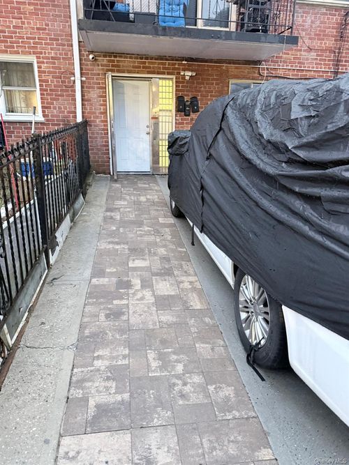 141-14 85th Rd, Jamaica, NY, 11435-2549 | Card Image