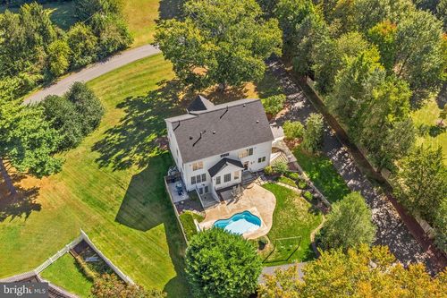 10 Crouch St, Sterling, VA, 20165-8627 | Card Image