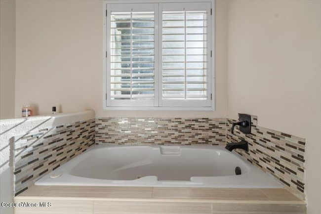 Luxurious soaking tub | Image 19