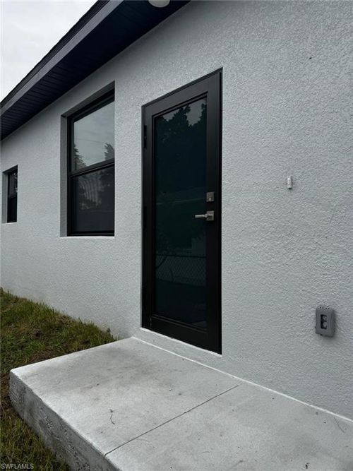 5617 10th Ave, Fort Myers, FL, 33907-2930 | Card Image