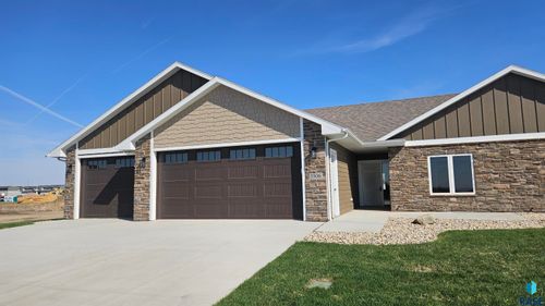 3306 E Prairie Wind St, Sioux Falls, SD, 57108 | Card Image