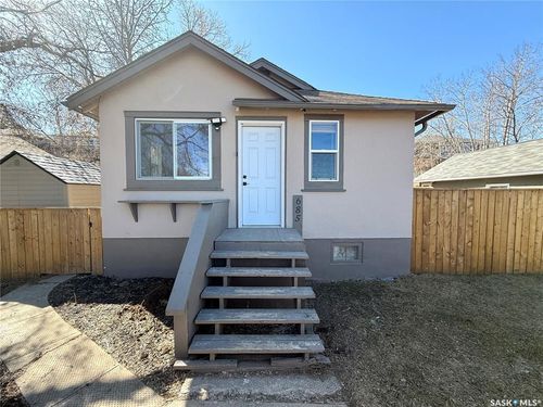 685 18th St W, Prince Albert, SK, S6V4A7 | Card Image
