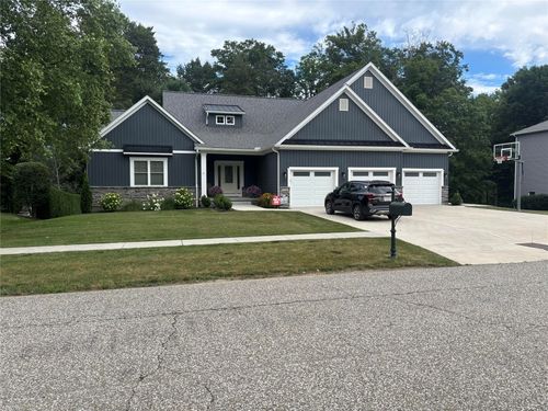 4326 Stone Creek Dr, Erie, PA, 16506-7040 | Card Image