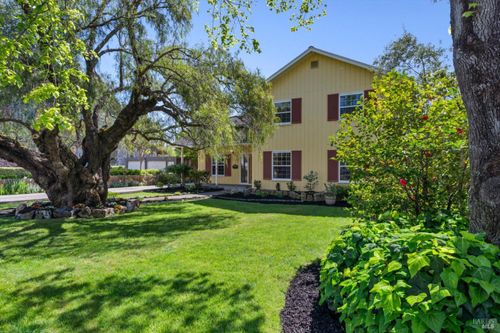 811 D St, Petaluma, CA, 94952-4132 | Card Image