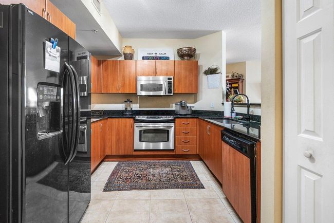 APT-201 - 804 E Windward Way, Condo with 3 bedrooms, 2 bathrooms and null parking in Lantana FL | Image 8