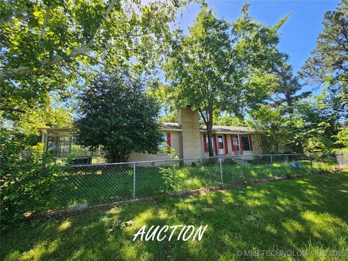 2700 Witte St, Poteau, OK, 74953-5620 | Card Image