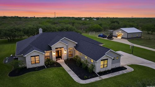 131 Wright Creek Rd, Victoria, TX, 77905-4536 | Card Image