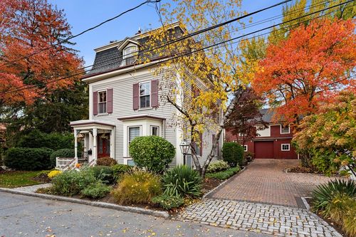 21 Avon Place, Arlington, MA, 02474 | Card Image