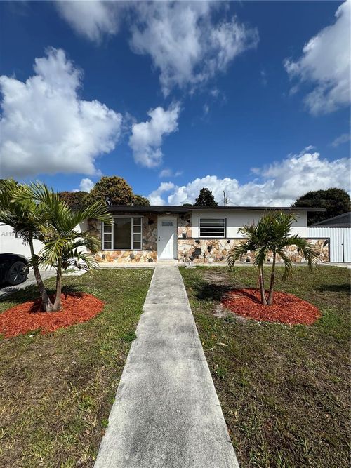 5255 Nw 181st Ter, Miami Gardens, FL, 33055-3142 | Card Image