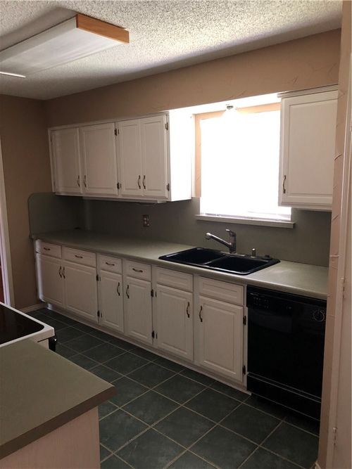 55 Morrow Dr, Bedford, TX, 76021-5679 | Card Image