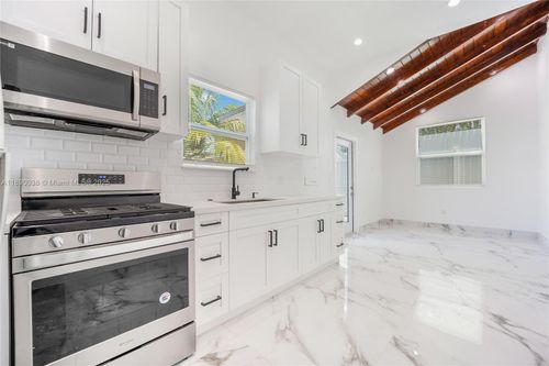 r-2512 Sw 14th St, Miami, FL, 33145-1219 | Card Image