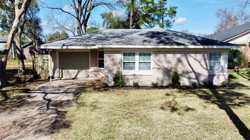 2320 29th Ave N, Texas City, TX, 77590-3927 | Card Image