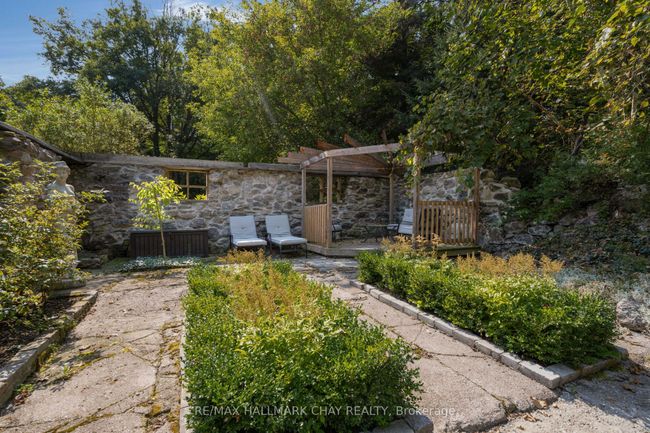 4950 Penetanguishene Rd, House other with 4 bedrooms, 3 bathrooms and 10 parking in Hillsdale ON | Image 40