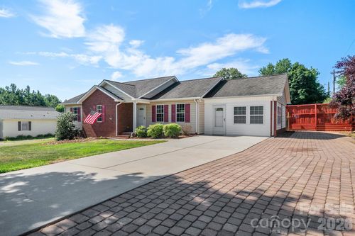 114 Glenwood Valley Dr, Harmony, NC, 28634-9150 | Card Image