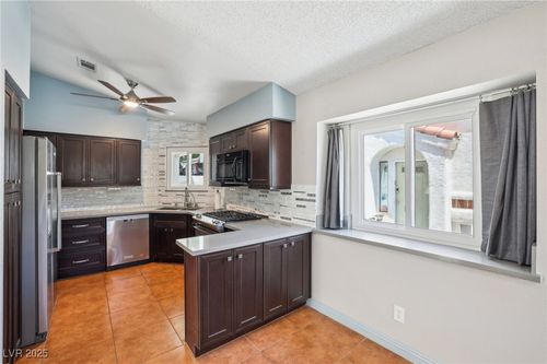 371 Legacy Dr, Henderson, NV, 89014-5504 | Card Image