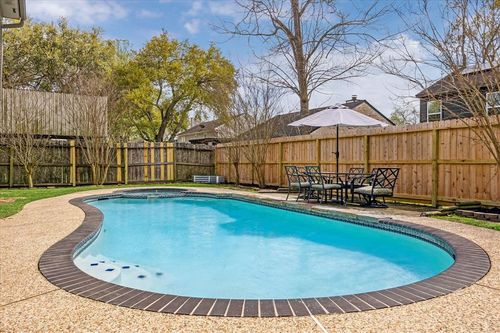 2310 Parkview Dr, Pearland, TX, 77581-5420 | Card Image
