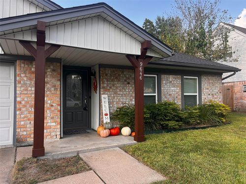 9646 Springview Ln, Houston, TX, 77080-1242 | Card Image
