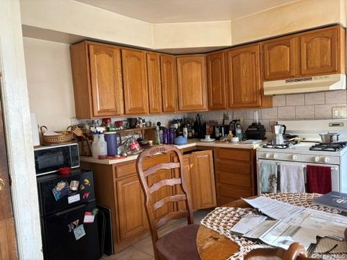 1557 N Gardiner Dr, Bay Shore, NY, 11706-1409 | Card Image