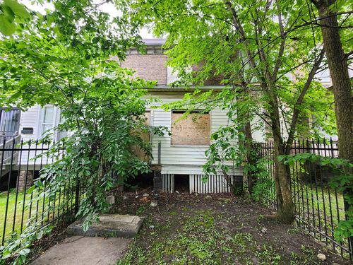 10525 S Corliss Ave, Chicago, IL, 60628-3042 | Card Image