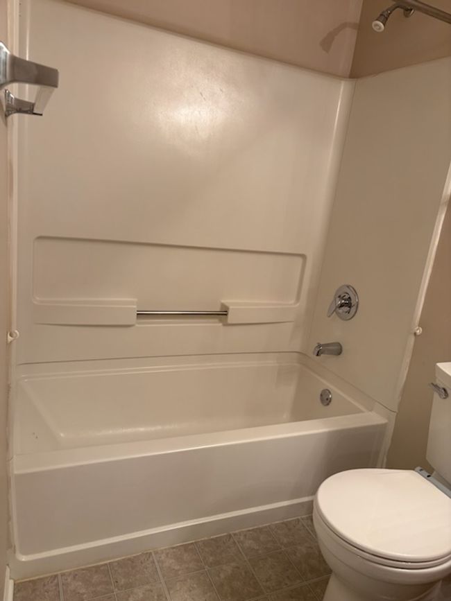 UNIT-2 - 1127 N Red Oak Cir, Condo with 2 bedrooms, 2 bathrooms and 2 parking in Round Lake Beach IL | Image 17