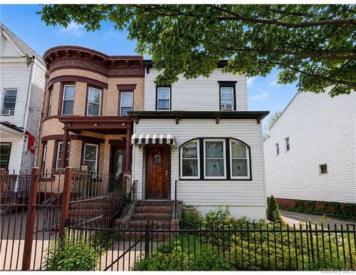 93 Linwood St, Brooklyn, NY, 11208-1132 | Card Image