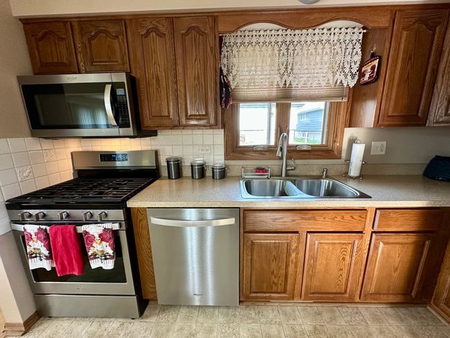 6941 W 106 Th Pl, House other with 3 bedrooms, 2 bathrooms and 4 parking in Worth IL | Image 12