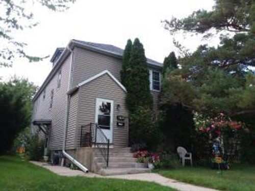 518a-518 S 2nd Ave, West Bend, WI, 53095-4012 | Card Image