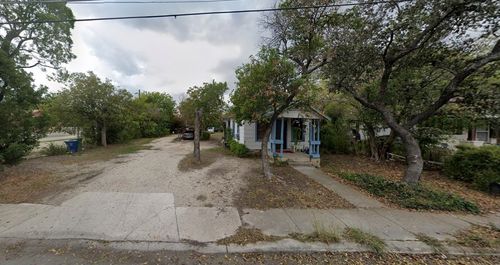 4208 San Luis St, San Antonio, TX, 78237-2105 | Card Image