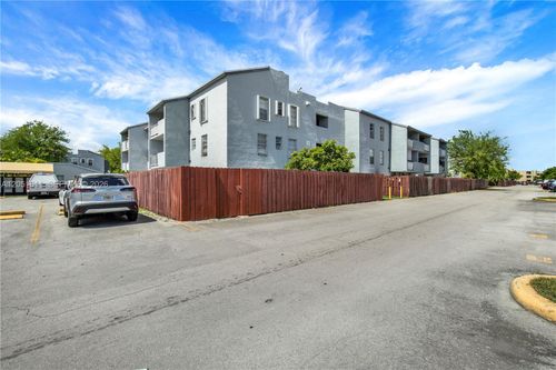 d204-1755 W 60th St, Hialeah, FL, 33012-6857 | Card Image