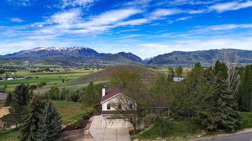 8975 Pineview Dr, Huntsville, UT, 84317-9649 | Card Image