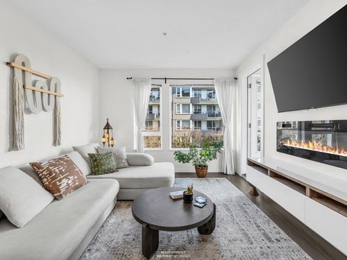 207-255 W 1st St, North Vancouver, BC, V7M3G8 | Card Image