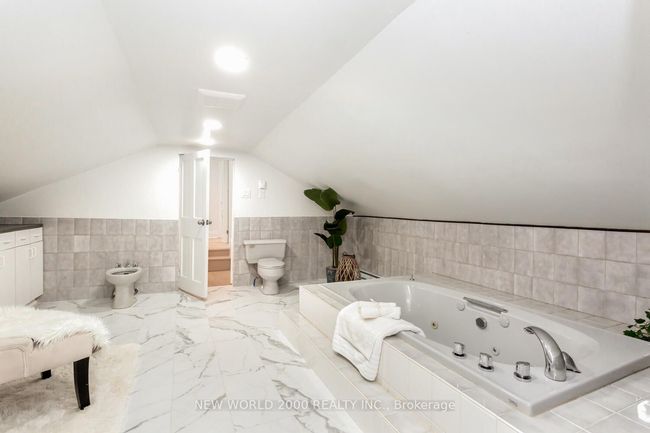 8071 Kipling Ave, House other with 4 bedrooms, 2 bathrooms and 6 parking in Woodbridge ON | Image 36