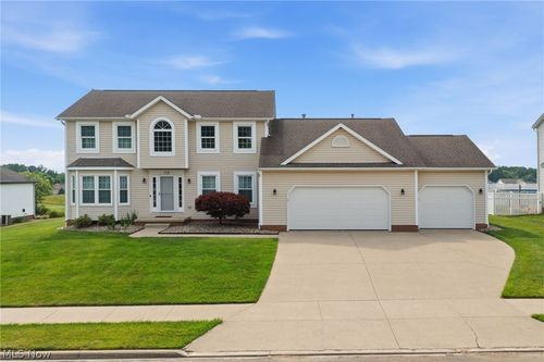 2275 Cyprus Dr Se, Massillon, OH, 44646-8879 | Card Image
