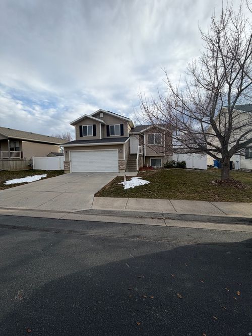 530 Red Oak Dr, North Logan, UT, 84341-1652 | Card Image