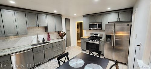 21560 Poinciana St, Southfield, MI, 48033-3545 | Card Image