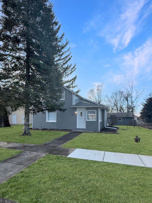 208 Adams St, RIDOTT, IL, 61067-9689 | Card Image