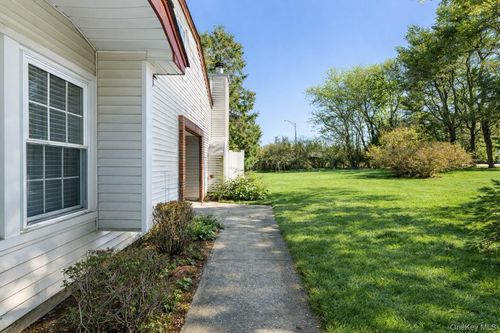 6 Georgian Ct, Coram, NY, 11727-1651 | Card Image