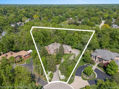 23790 Woodlynne Dr, Bingham Farms, MI, 48025-3461 | Card Image