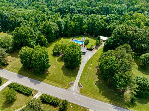 2552 Farms Cir, Woodlawn, TN, 37191-9312 | Card Image