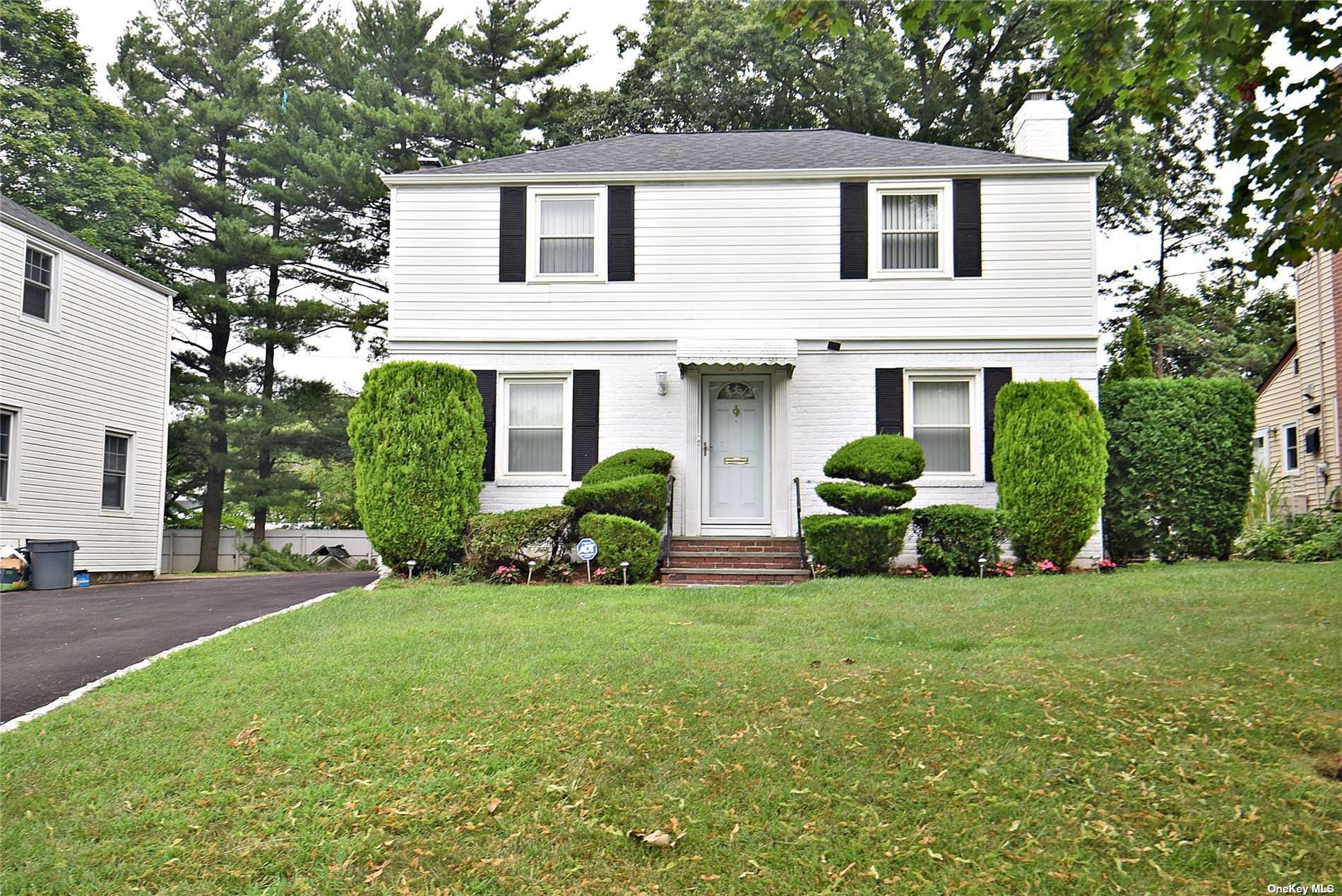 Wilwade Rd, Great Neck, NY 11020